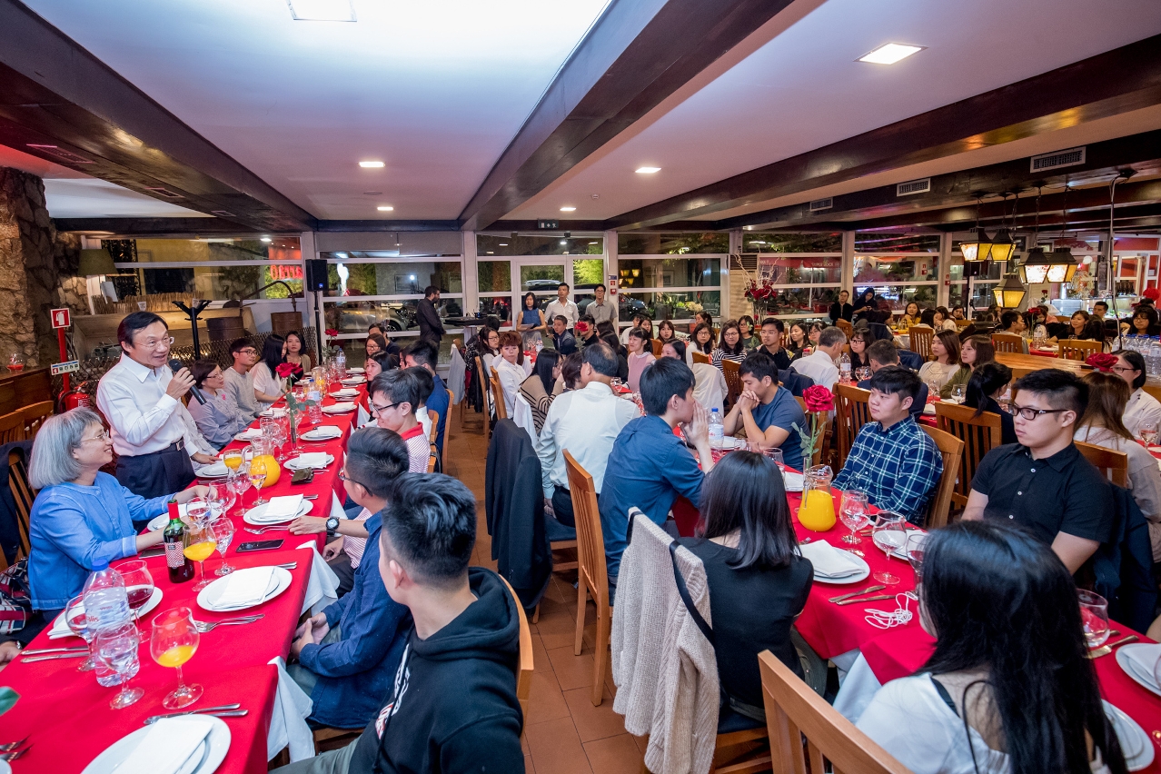 Alexis Tam reuniu-se, em Lisboa, com os estudantes de Macau em Portugal