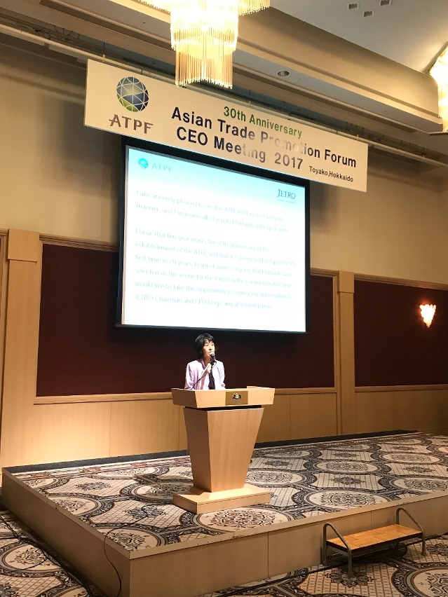 A Governadora de Hokkaido, Harumi Takahashi, proferiu um discurso no jantar de intercâmbio