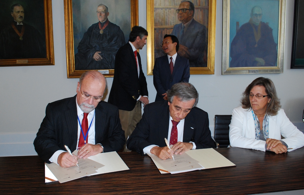 UM signs an agreement with the University of Porto on student exchange