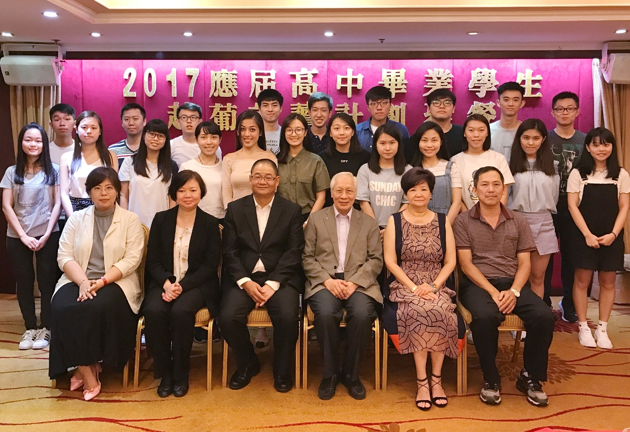 “赴葡計劃”得獎學生與獎學金資助機構代表合照