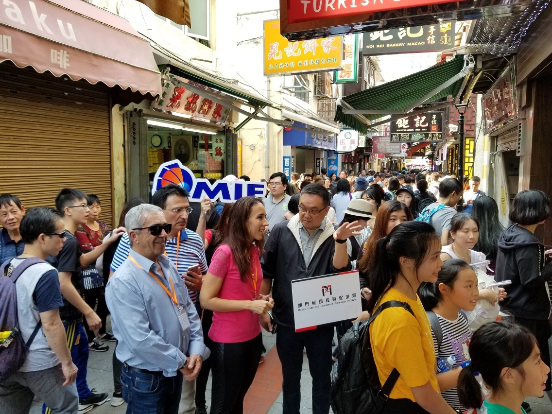 葡語國家企業家代表團進入澳門社區考察