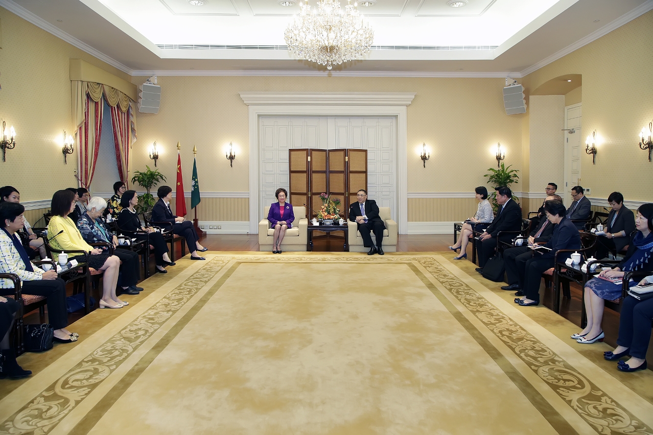 Chefe do Executivo, Chui Sai On tem encontro com representantes da Associação Geral das Mulheres de Macau.