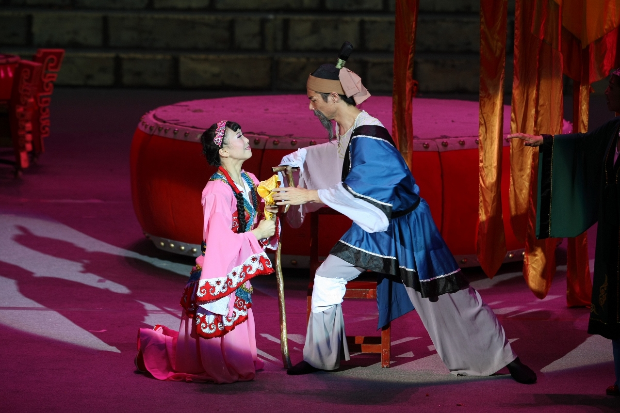 Stage photos of the acrobatic show Mulan in the “Performance to Celebrate the 68th Anniversary of the National Day of the People’s Republic of China”
