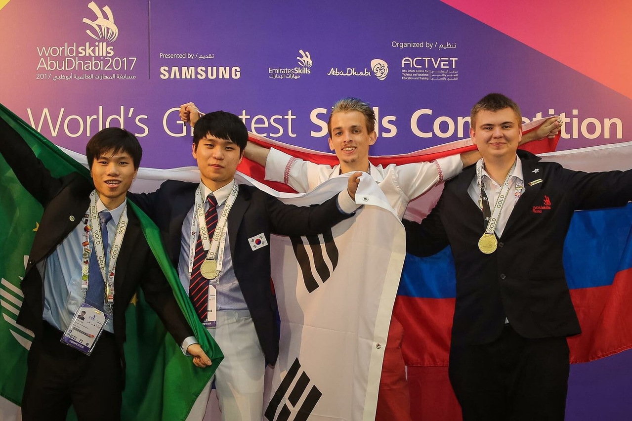 O concorrente de Macau, Fong Hok Kin ganhou a medalha de ouro na modalidade de web design