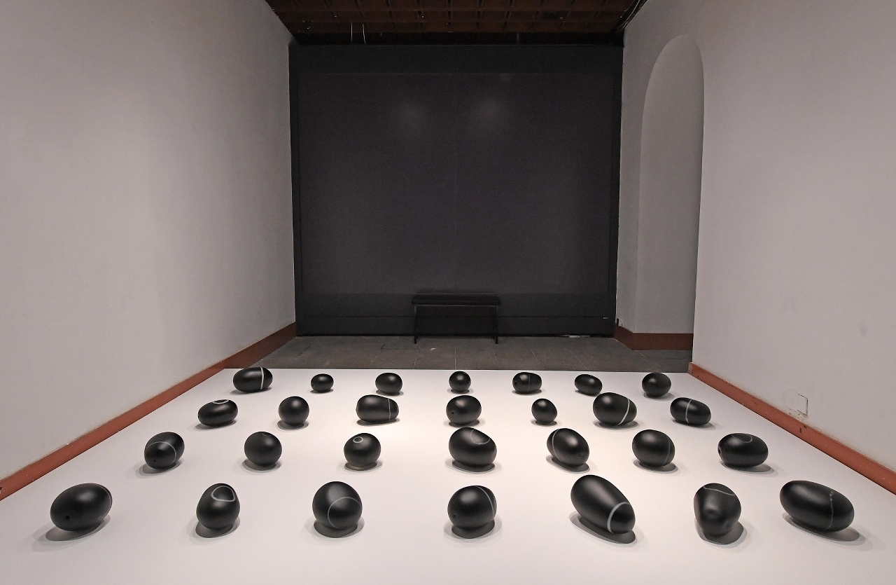 “FLOW: Glass Art Exhibition by Sunny Wang” is held until 19 November