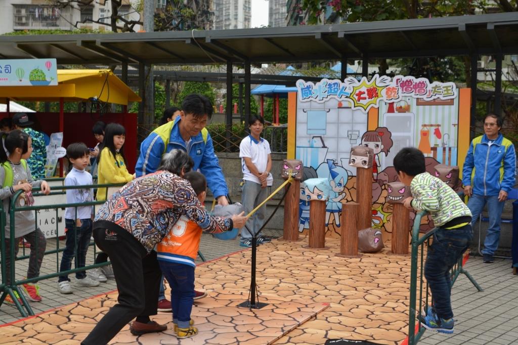 嘉年華主題遊戲受市民歡迎.JPG