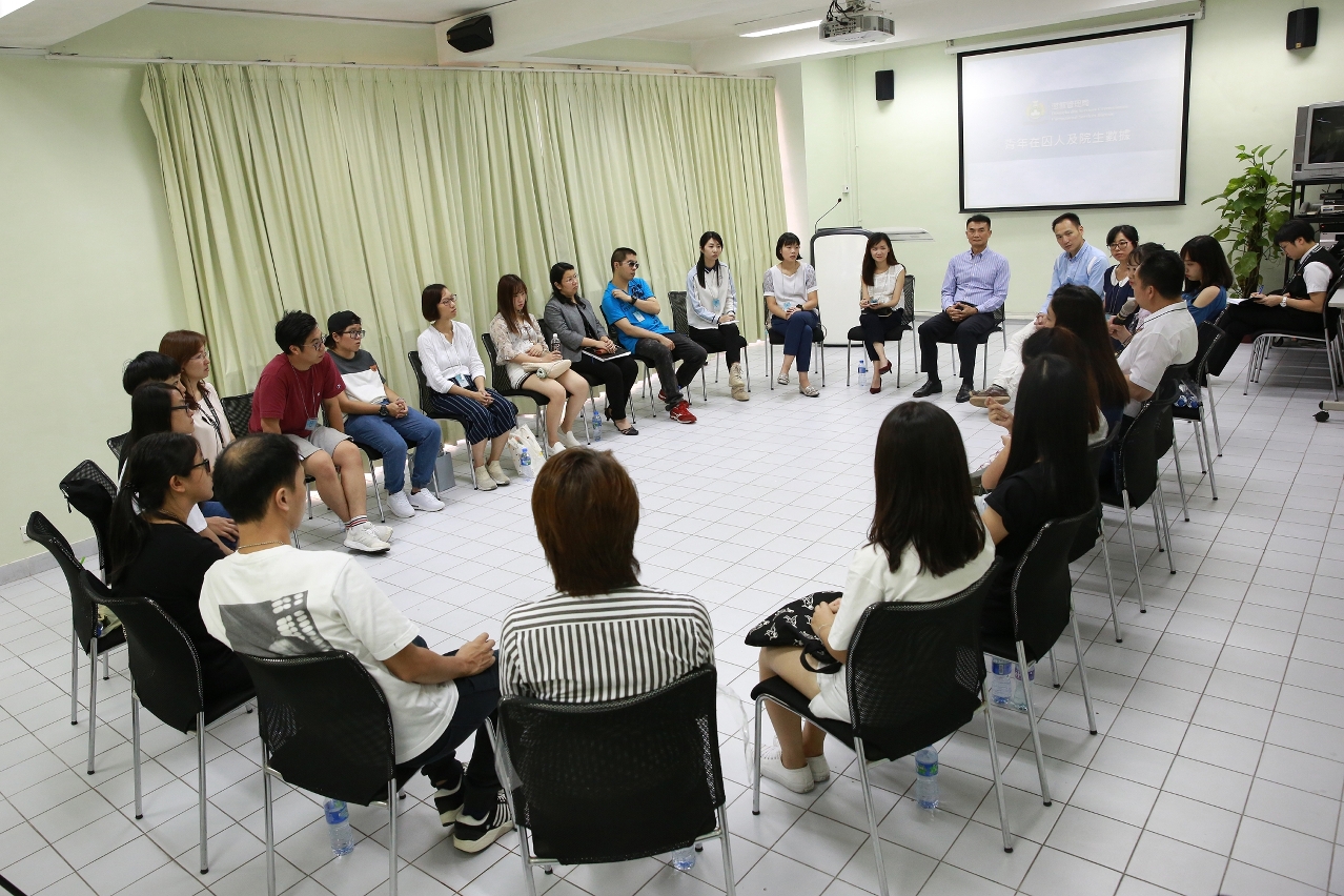 局方人員與來訪青年深入交流在囚人及院生重建新生所需要的社區支援