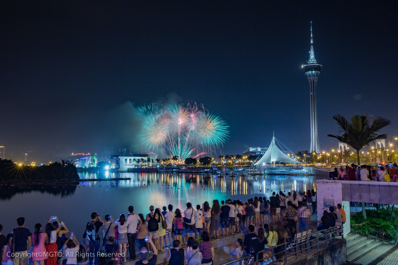Anim'Arte NAM VAN is among the popular vantage points for fireworks watching