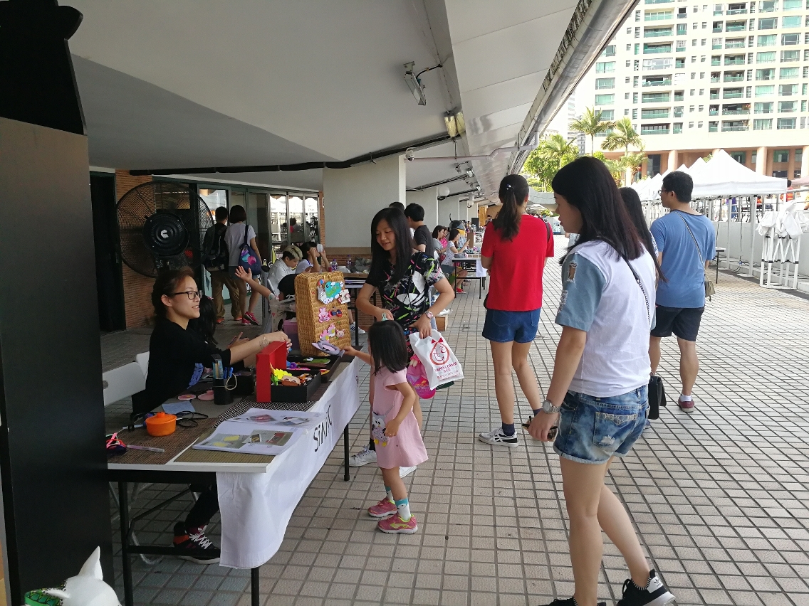 All interested parties are welcome to register for the “Nam Van Lake Craft Market”, to be held from October to December, in order to sell their original brands and products.