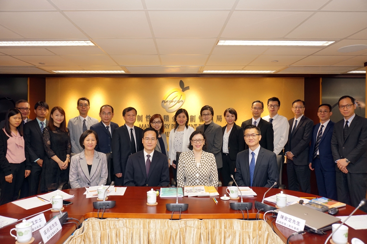 O FSS deslocou-se a Hong Kong para visitar Mandatory Provident Fund Schemes Authority para conhecer o desenvolvimento mais actualizado