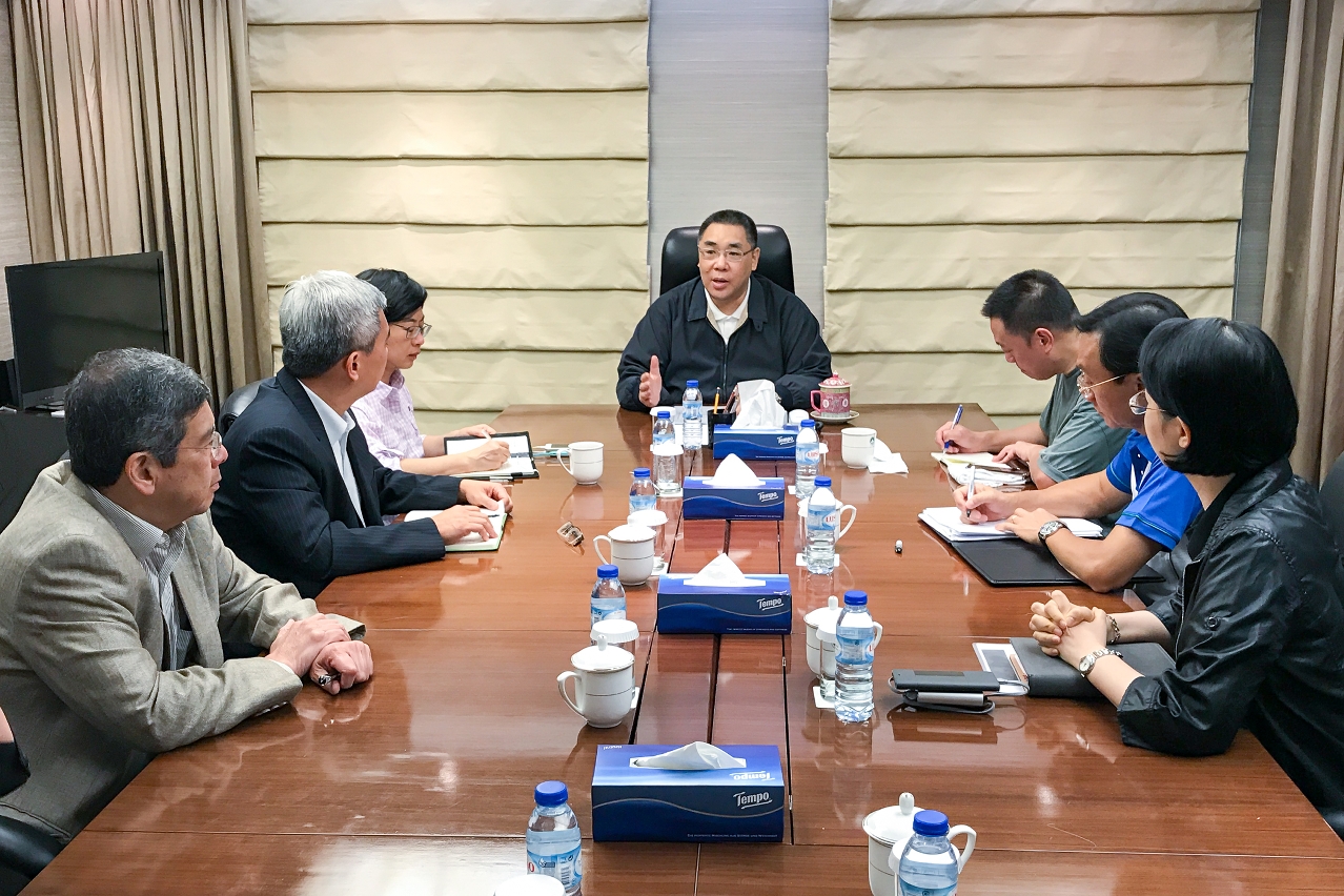 行政長官今(26)日指示五位司長須檢視轄下部門職能，檢討及完善突發事件的各種應對機制。
