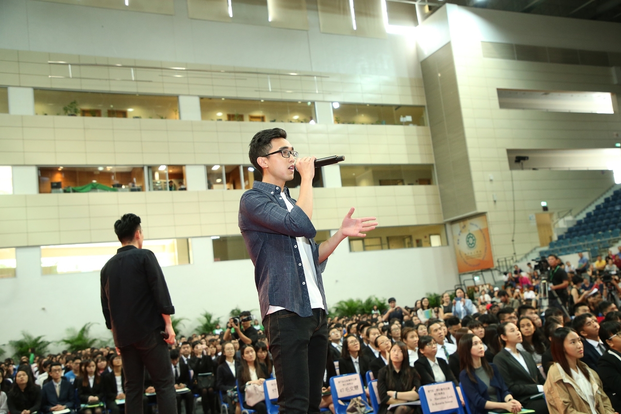 Performance by senior graders to welcome the new students