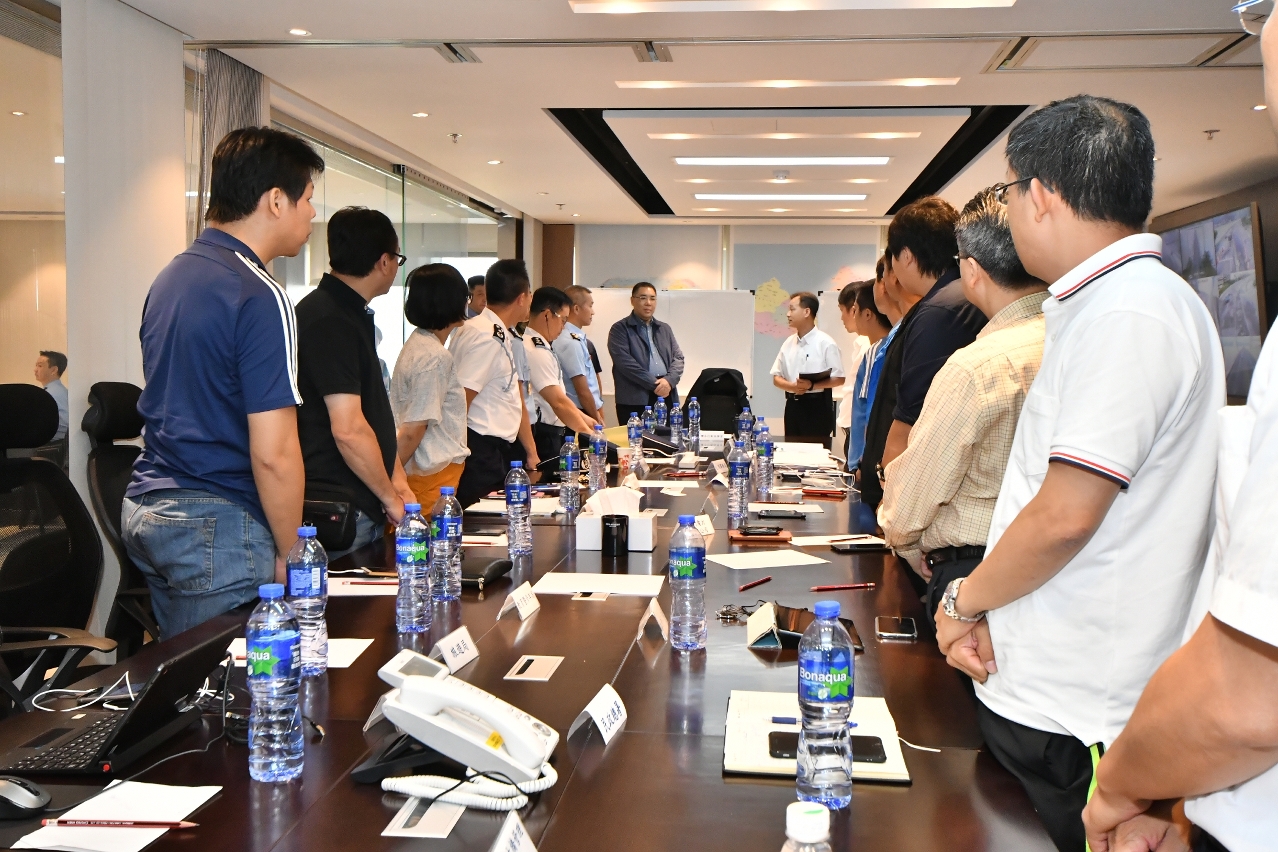 The Chief Executive, Mr Chui Sai On, tours the control centre at the Civil Protection Action Centre.