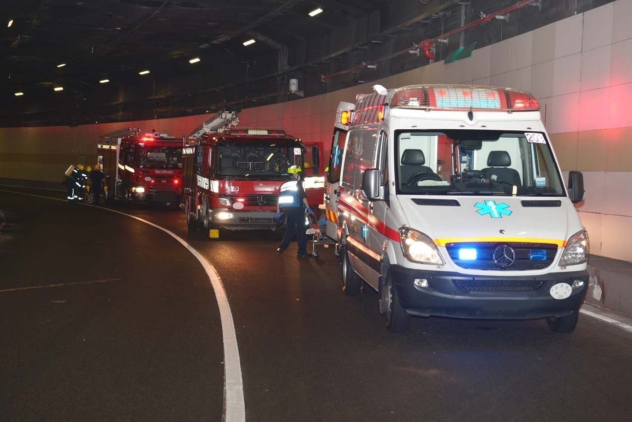 Fire and rescue exercise for traffic accident in underwater tunnel of new campus of University of Macau at Hengqin