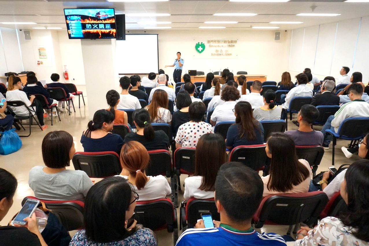 Palestra sobre conhecimentos de segurança contra incêndios