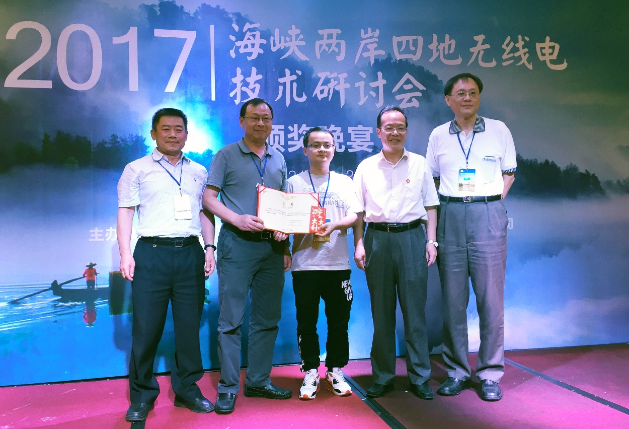 The UM research team receives a Best Paper Award at a radio wireless conference