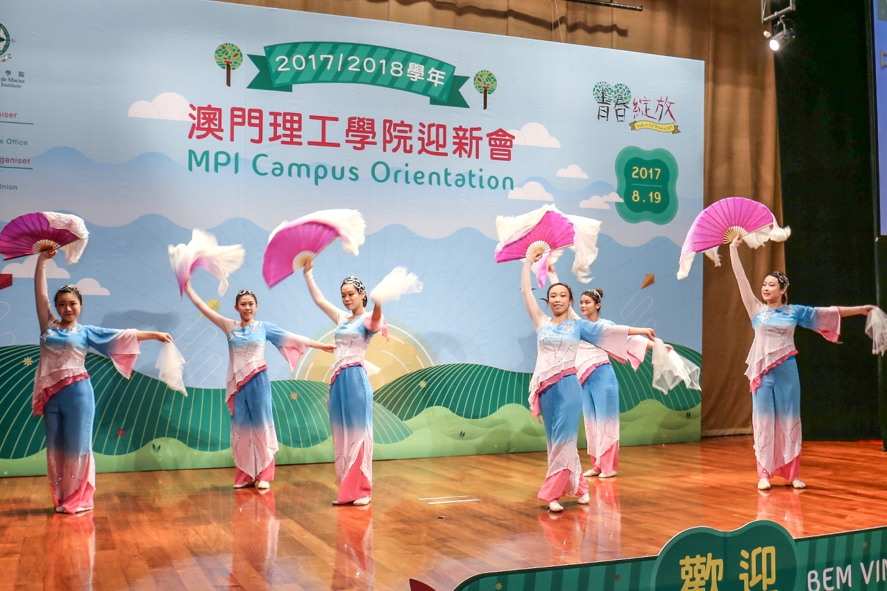 理工舞蹈隊表演中國舞