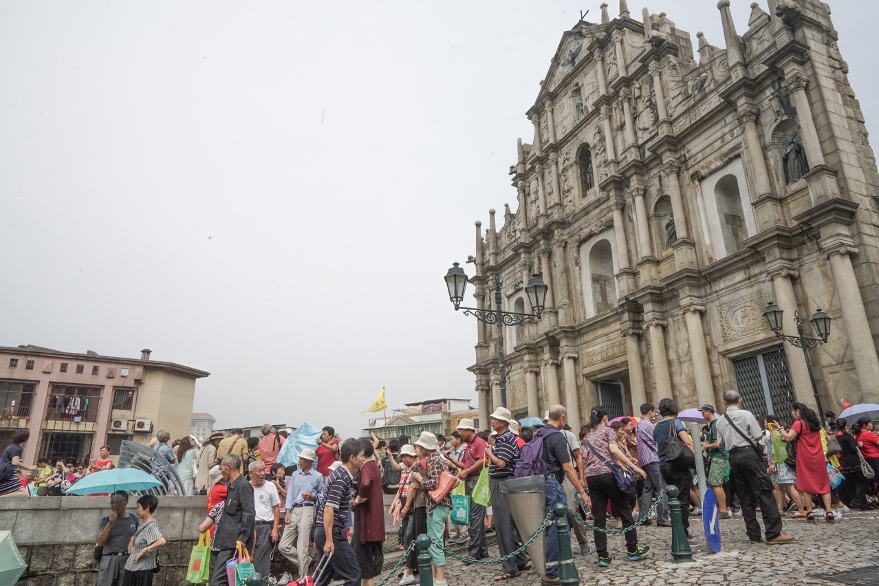 Macao resumes reception of tour groups