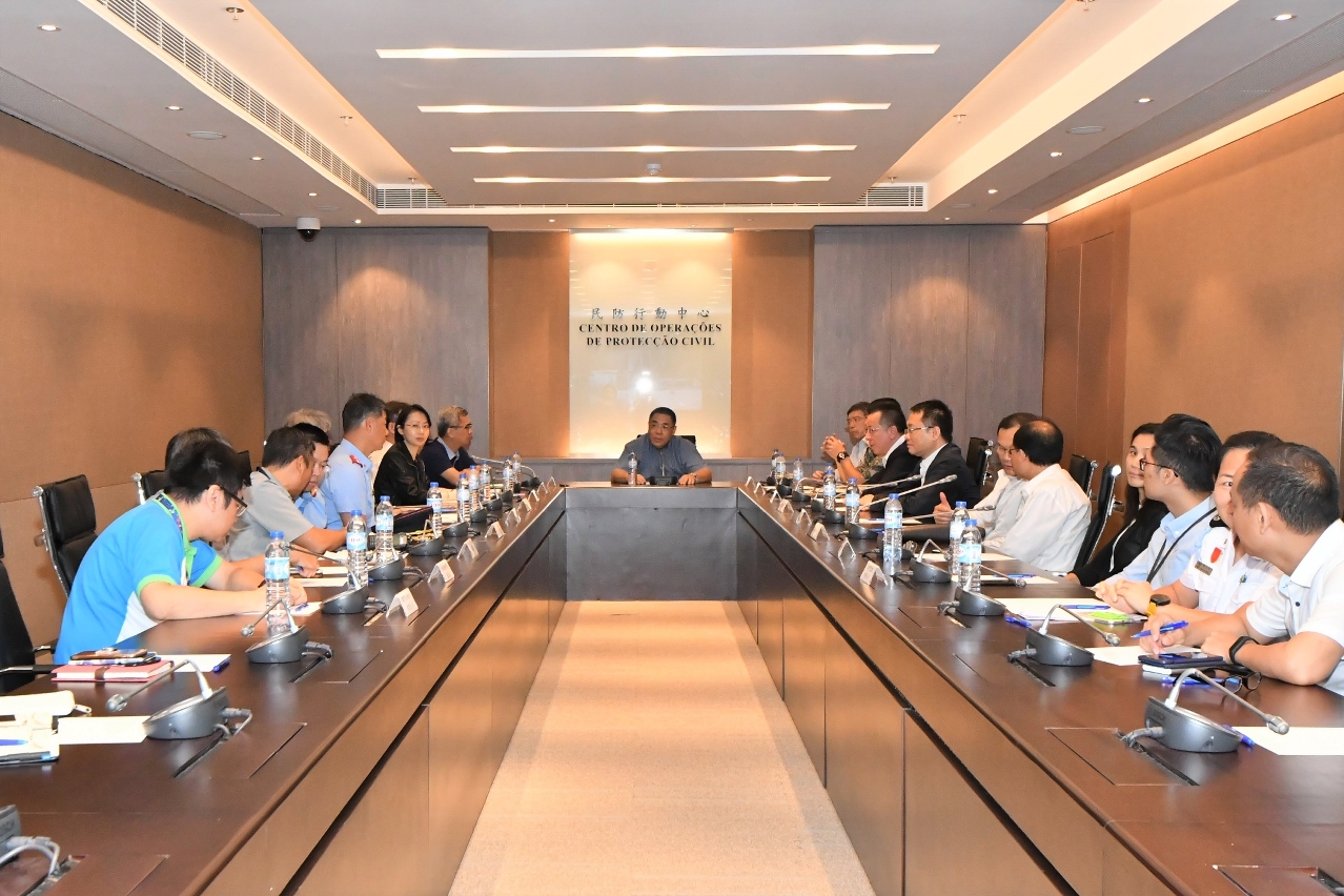 The Chief Executive, Mr Chui Sai On, convenes a meeting at the Civil Protection Action Centre to direct emergency measures in response to Typhoon Pakhar.
