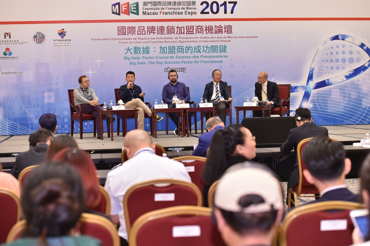 “國際品牌連鎖加盟商機論壇”吸引近180人出席，社交平台進行網上直播有約7萬人同步觀看。