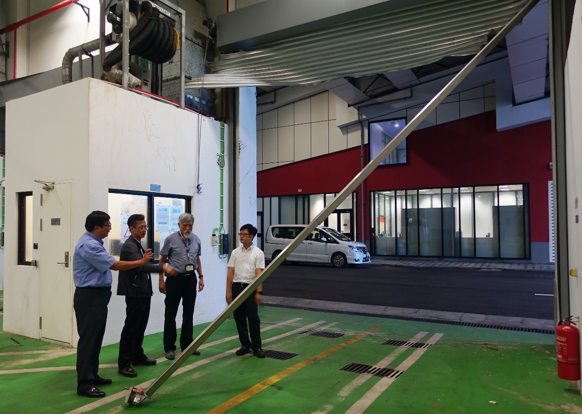 交通事務局視察路氹城汽車檢驗中心水浸受損情況