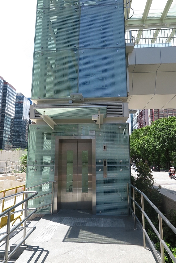 Footbridge in Avenida Doutor Mário Soares  3