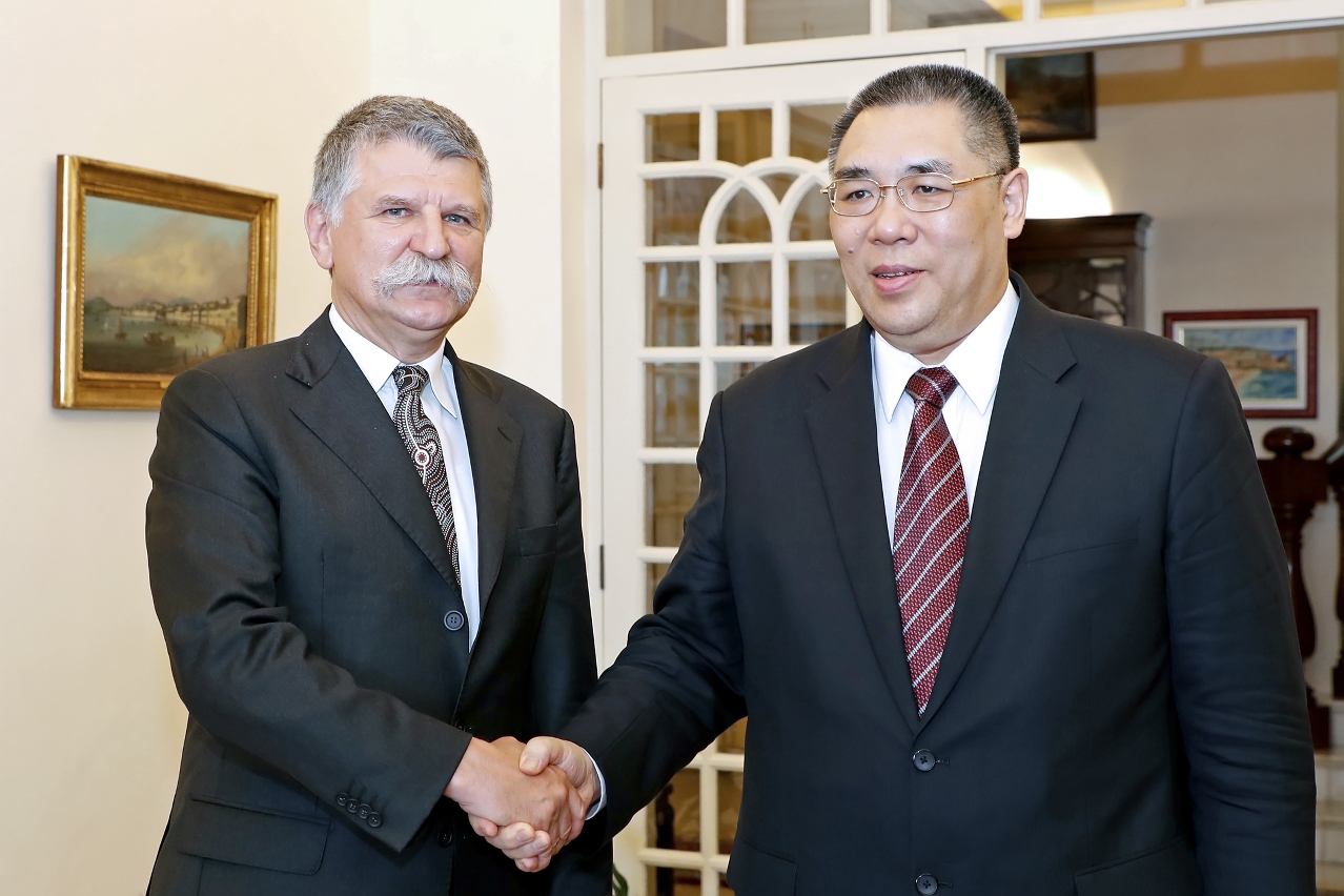 The Chief Executive, Mr Chui Sai On, meets with the Speaker of the Hungarian National Assembly, Mr László Kövér, at Santa Sancha.