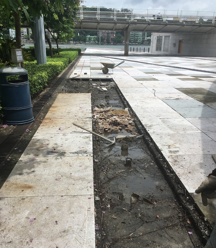 工程對廣場損壞的飾面進行維修或重舖