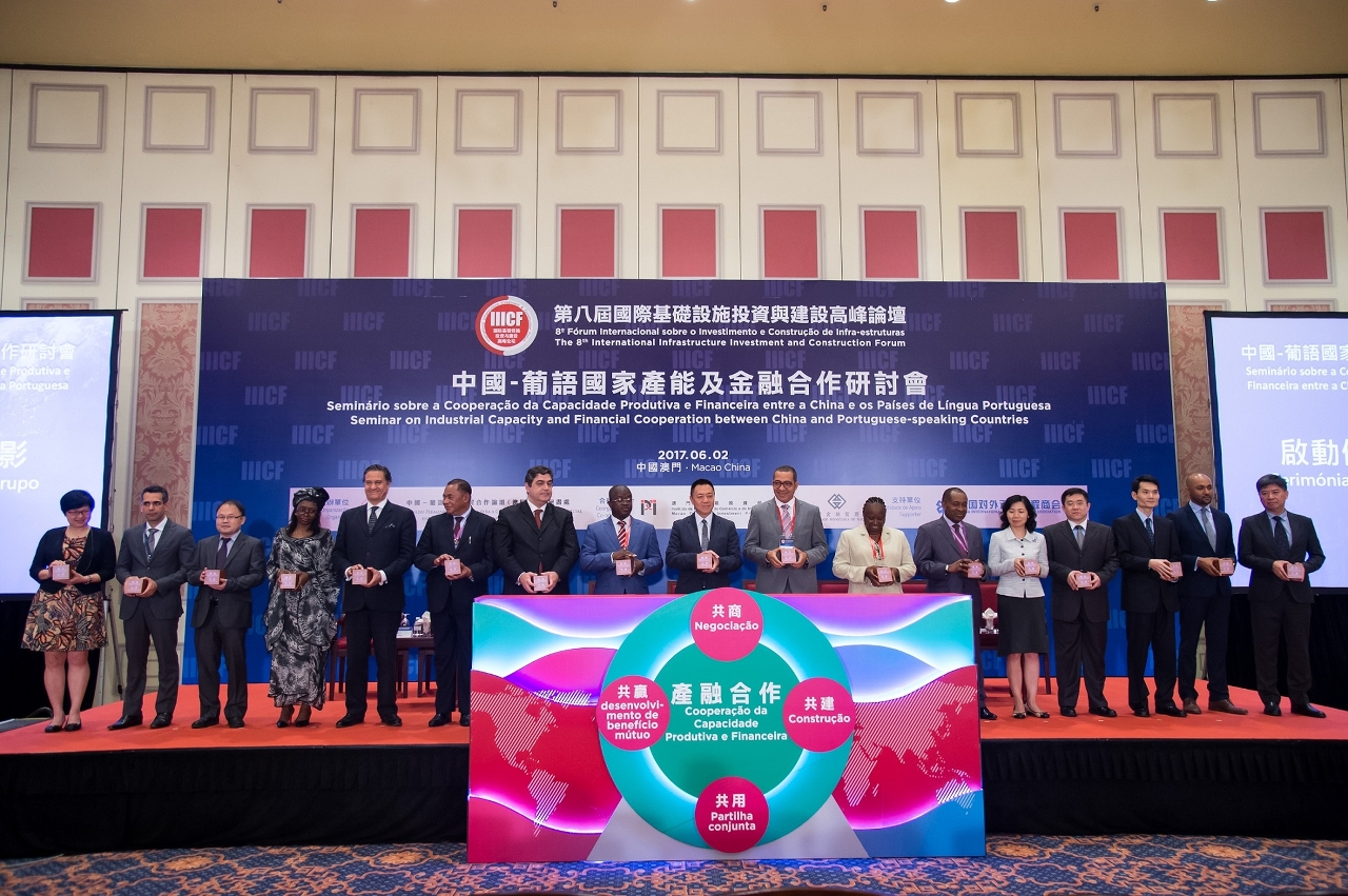 Mid-ranking and High-ranking government officials from eight Portuguese-speaking Countries joined “High-Level Seminar on Finance and International Co-operation for Productivity between China and Portuguese-speaking Countries”