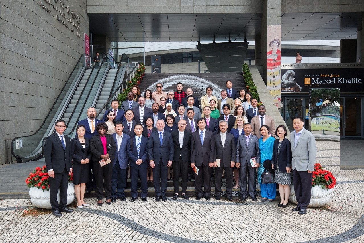 O corpo consular visitou a exposição “A Arte de Zhang Daqian”