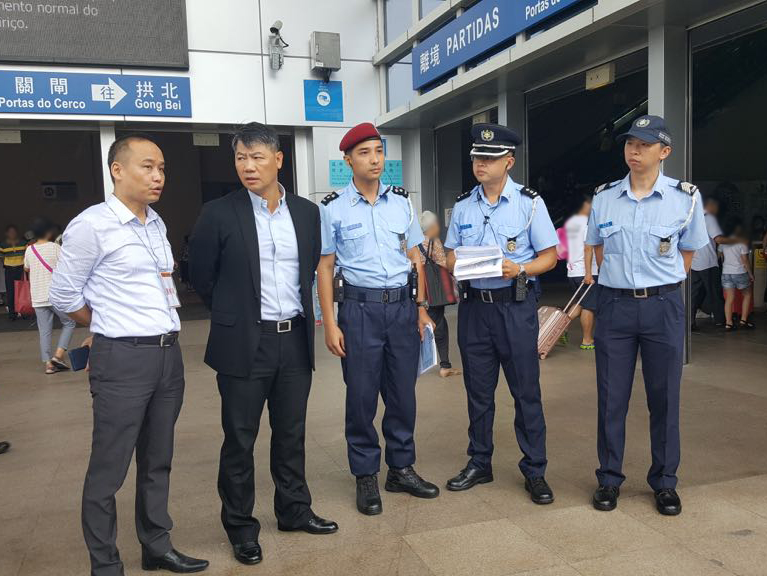 治安警察局梁文昌局長巡視演習情況