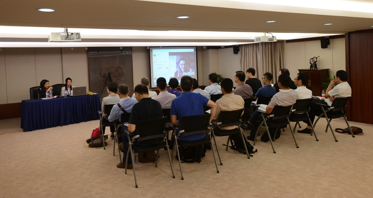 Vídeo-conferência entre os formandos e a representante da Universidade de Cambridge