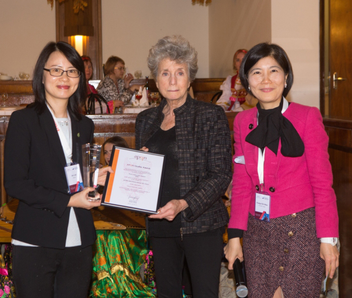 MPI (1st left) receives APQN Quality Awards in Moscow