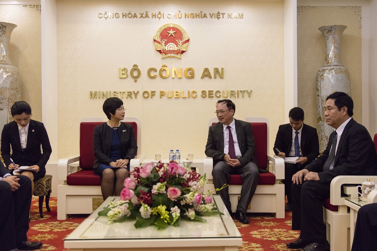 A Exma. Sra. Dra. Sónia Chan, Secretária para a Administração e Justiça da  RAEM, e o Exmo. Sr. Dr. Nguyen Van Thanh, Vice-Ministro do Ministério de  Segurança Pública do Vietname trocaram opiniões atinentes à cooperação  judiciária em matéria penal.