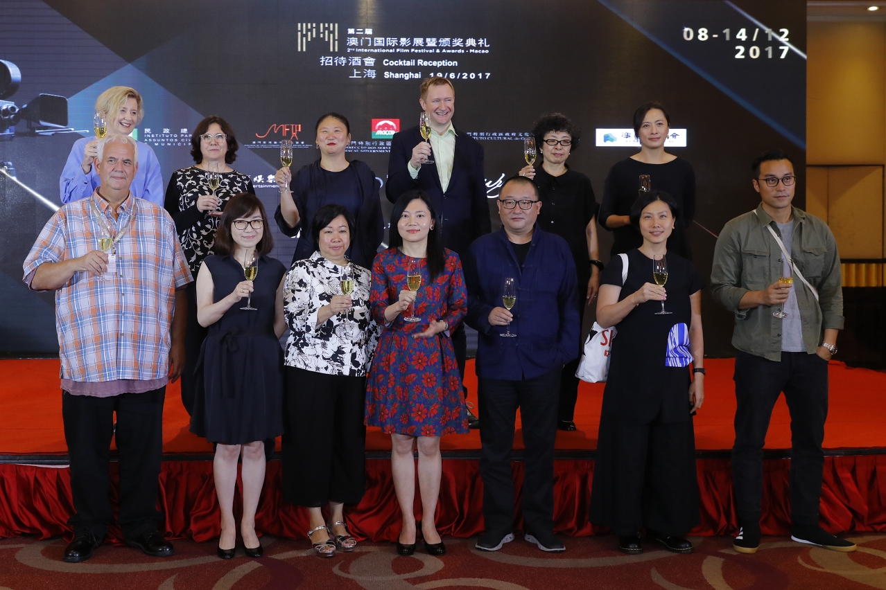 Members of the IFFAM Organizing Committee and other guests give a toast at the reception