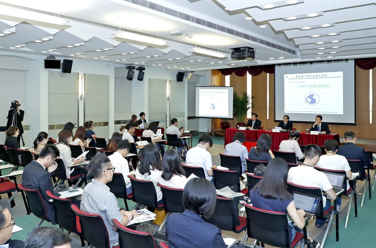 The press conference on a public consultation regarding Macao’s participation in the plan for a city cluster in the Guangdong-Hong Kong-Macao Greater Bay Area.