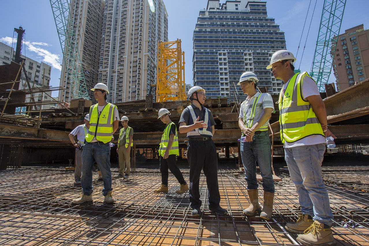 勞工局黃志雄局長巡查建築工地了解安全施工情況