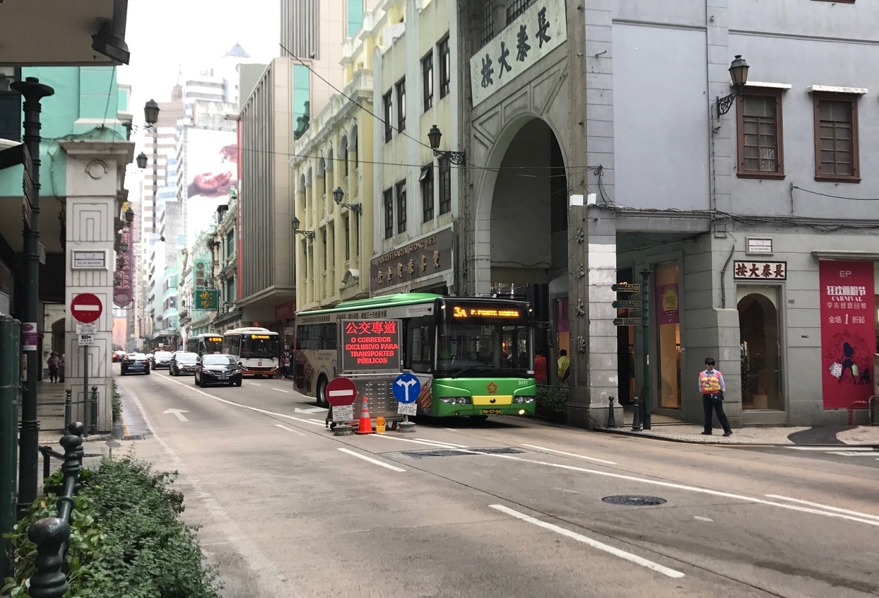 設於營地大街路口之臨時交通設施