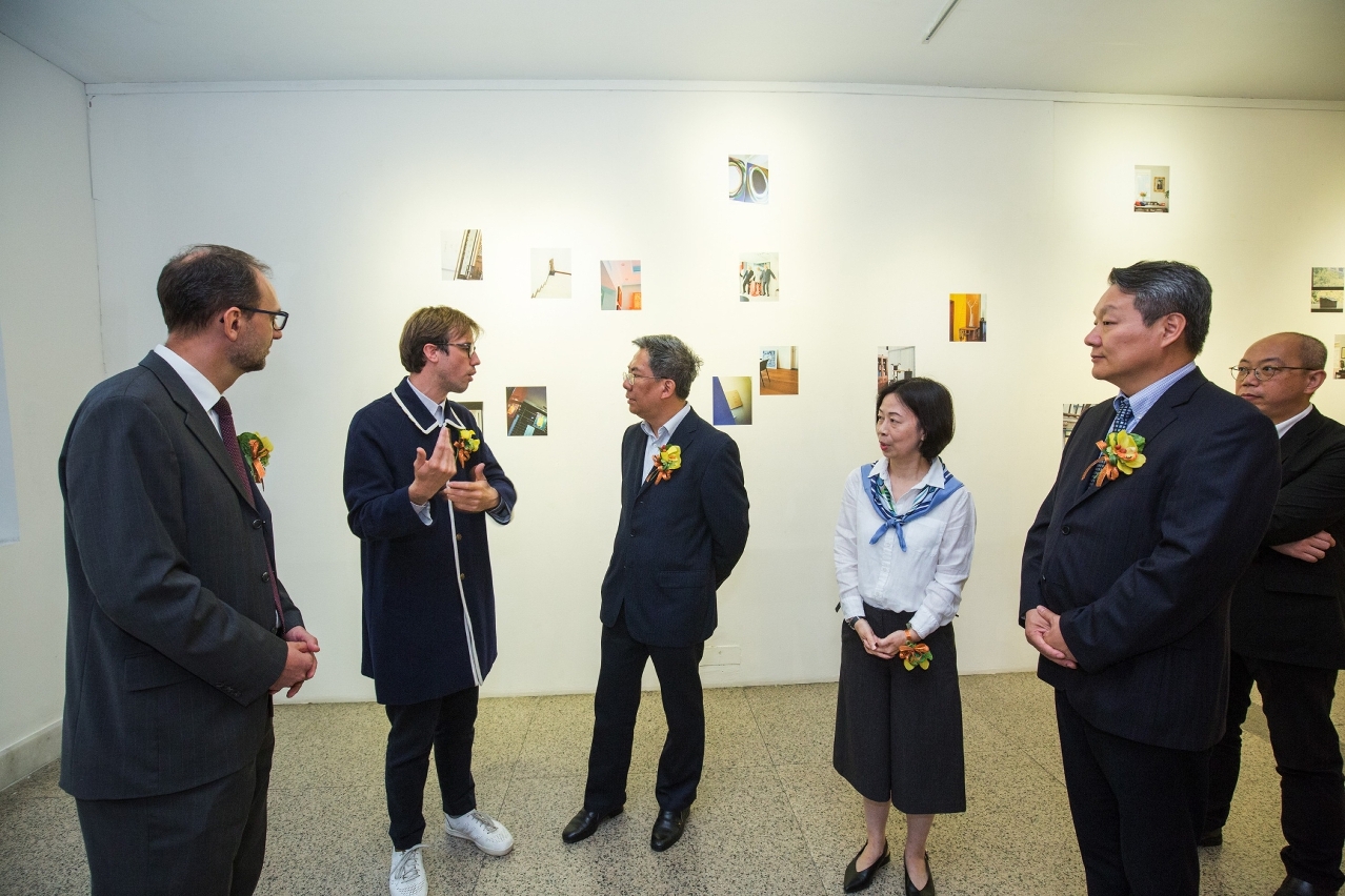 Os convidados visitaram a exposição