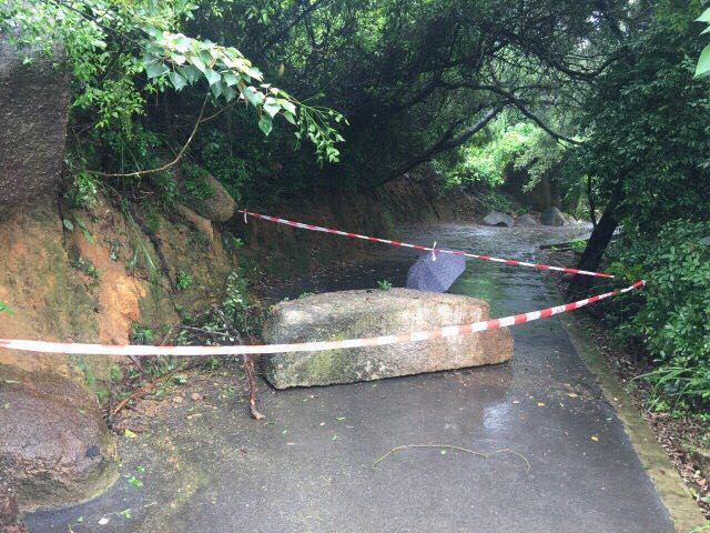氹仔大潭山環山徑出現大石滑落，路段曾須暫時封閉