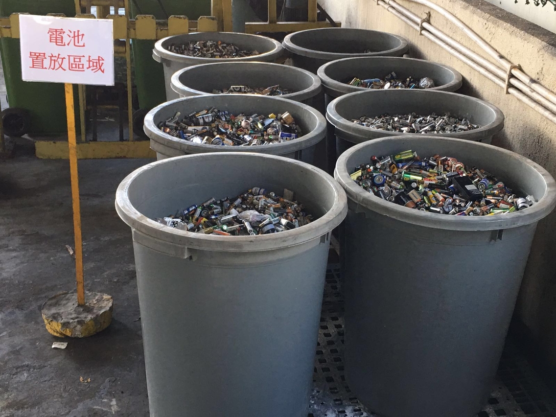 環保局預留足夠空間妥善暫存已收集的廢舊電池