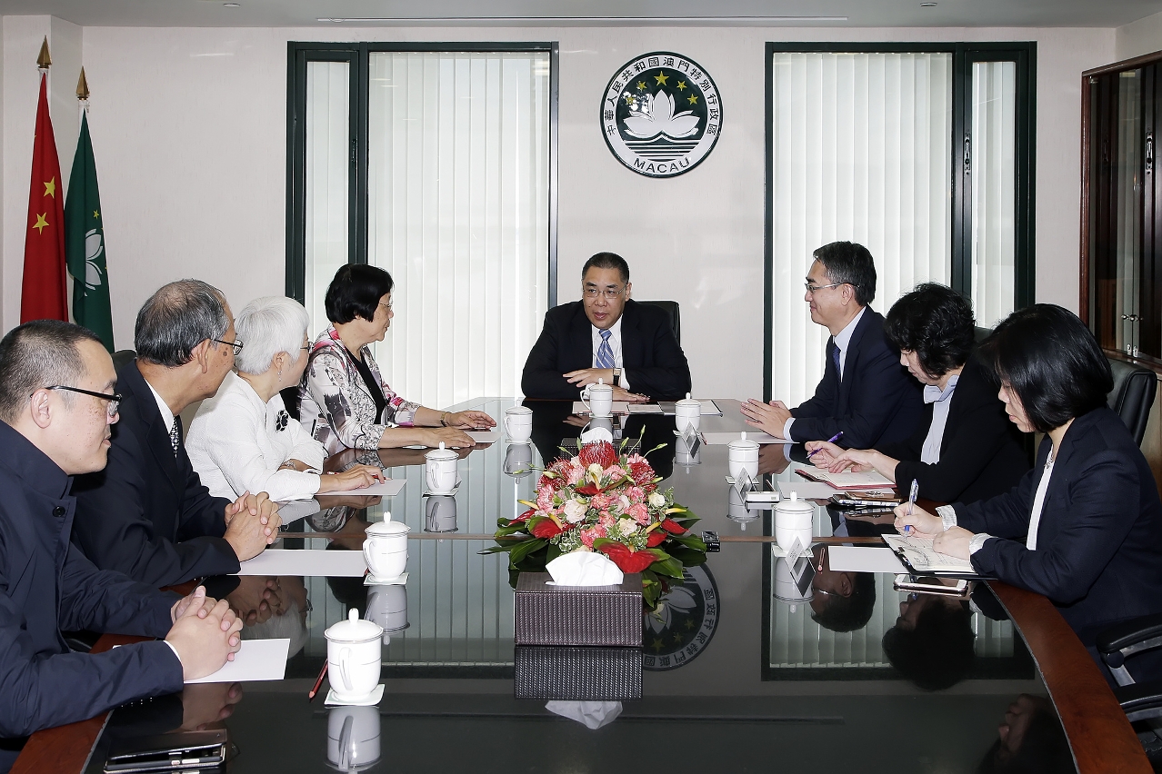 行政長官崔世安會見廉政公署人員紀律監察委員會一行