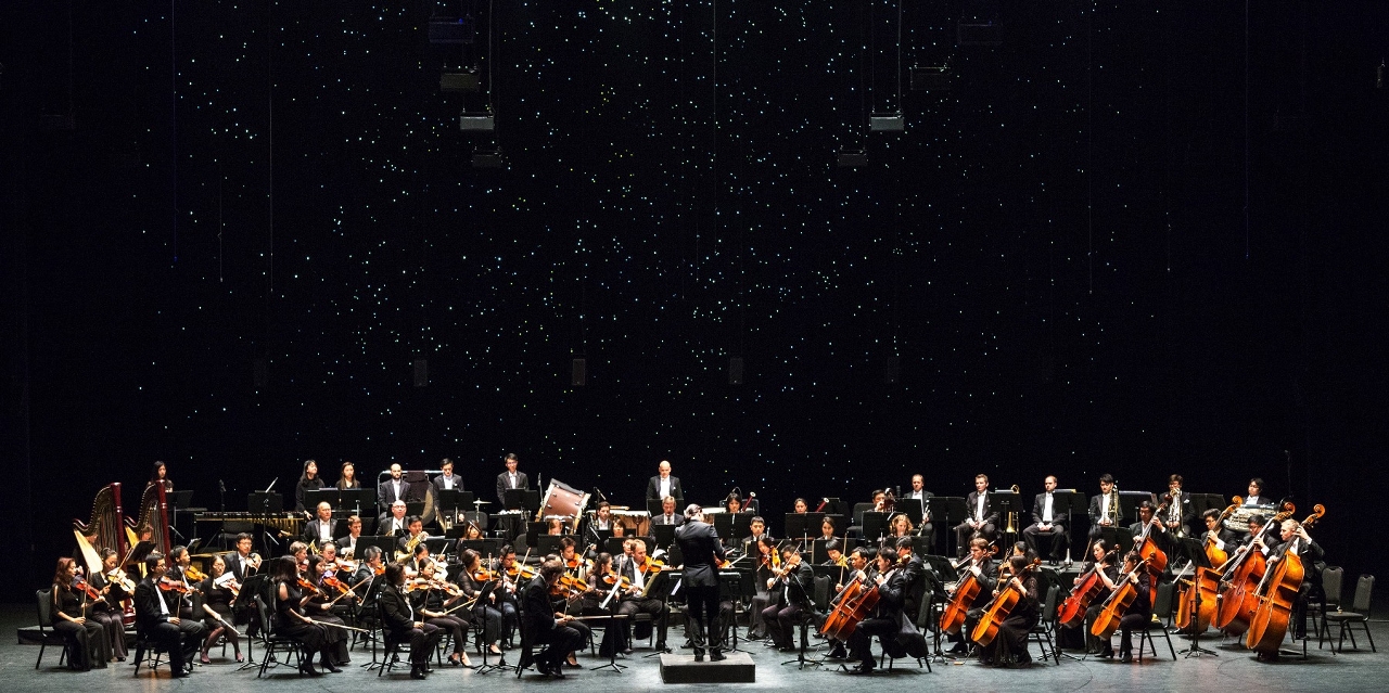 O arranjo para orquestra de Ravel da peça Quadros de uma Exposição de Mussorgsky veio fechar com sucesso o programa da noite.