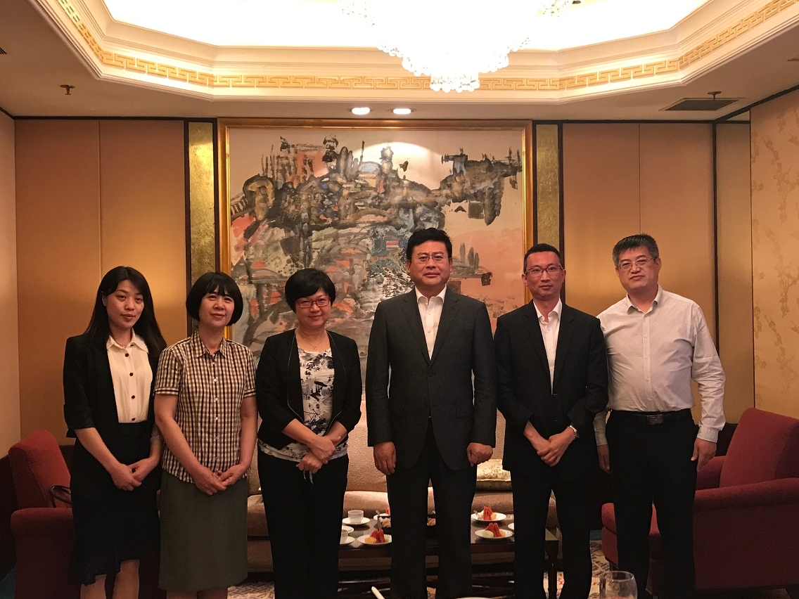 Visita de cortesia da Vogal Executiva do IPIM, Dra. Glória Batalha Ung, ao Director do Gabinete para os Assuntos Externos da Província de Liaoning, Ying Zhongyuan