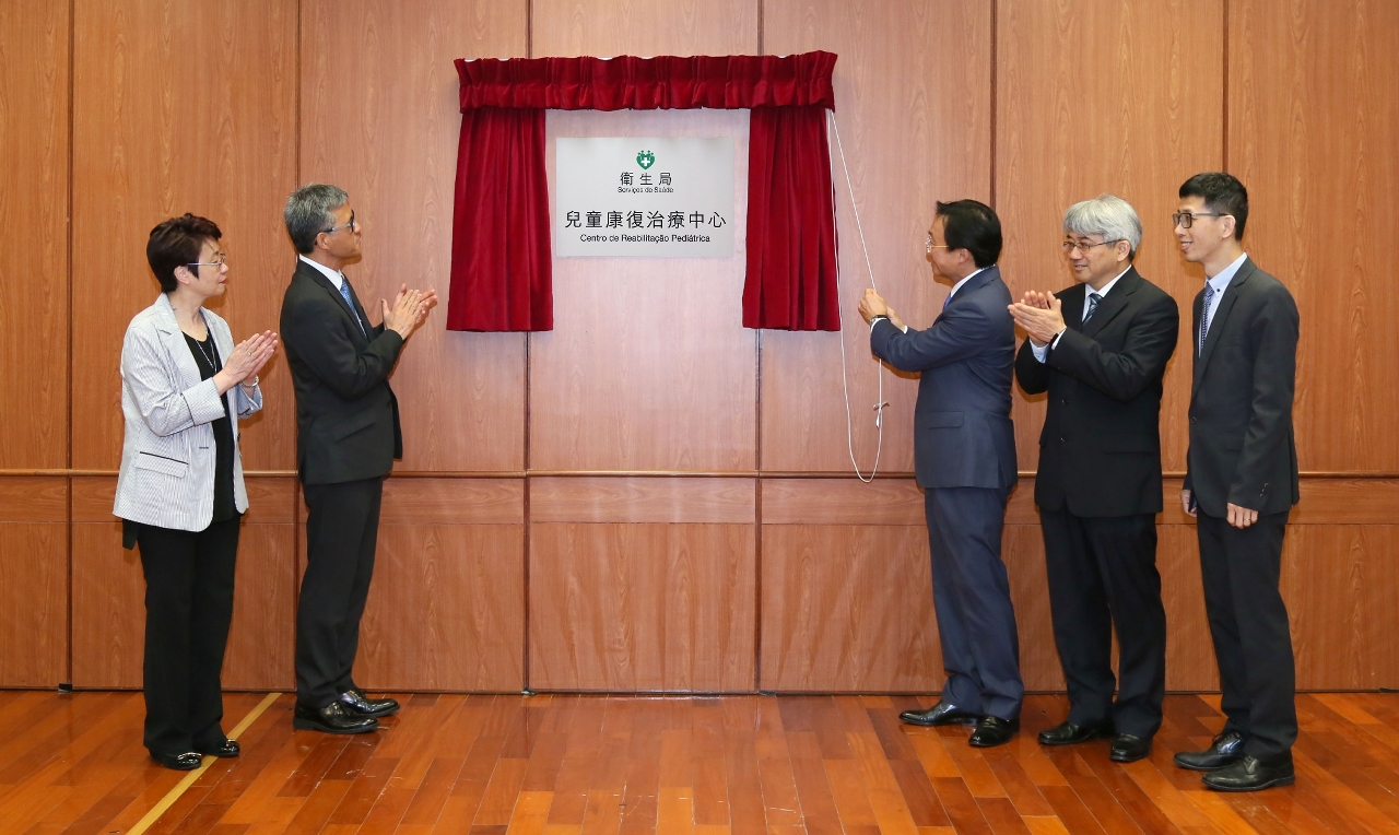 O Secretário Dr. Alexis Tam Chon Weng presidiu a cerimónia da inauguração