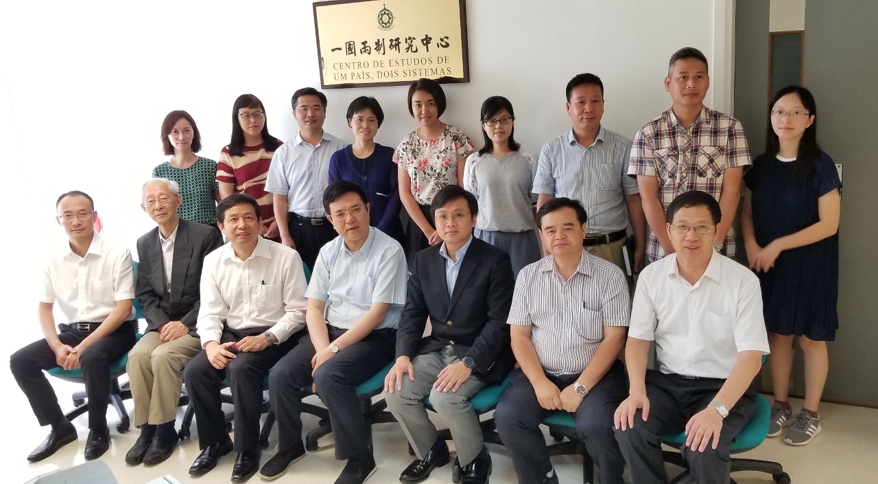 Mr. Xue Xiaofeng (Further research efforts Further research efforts t), Deputy Director of Liaison Office of the Central People’s Government in the Macao SAR, meets with the staff members of MPI’s One Country Two Systems Research Centre