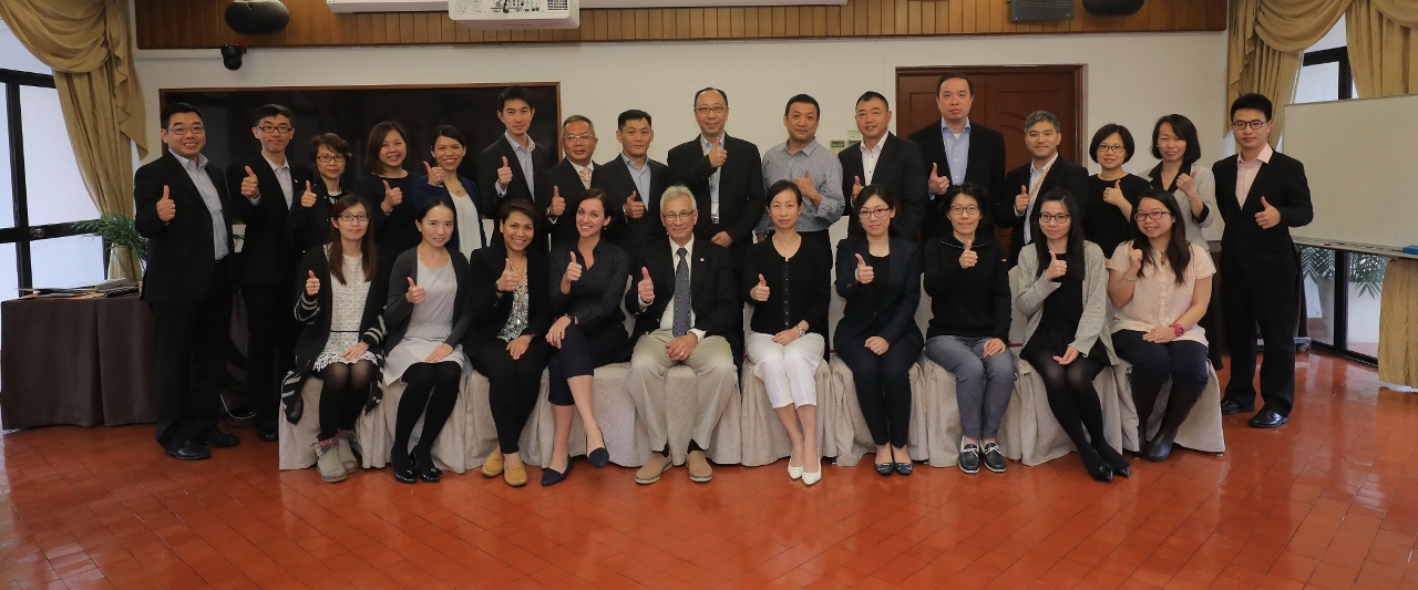Group photo of IFT President, course leader and the participants.