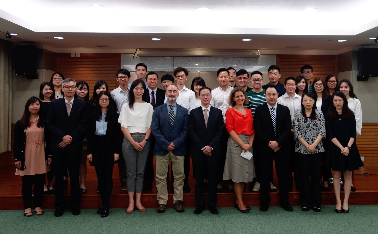 Os participantes do Programa de Aprendizagem de Tradução e Interpretação das Línguas Chinesa e Portuguesa – II Edição partem para a fase de formação no exterior da RAEM