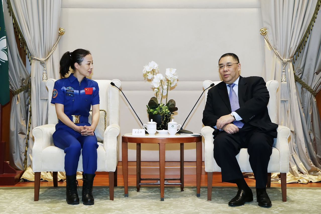 Chefe do Executivo tem encontro com vice-presidente da Federação da Juventude da China e astronauta, Wang Yaping