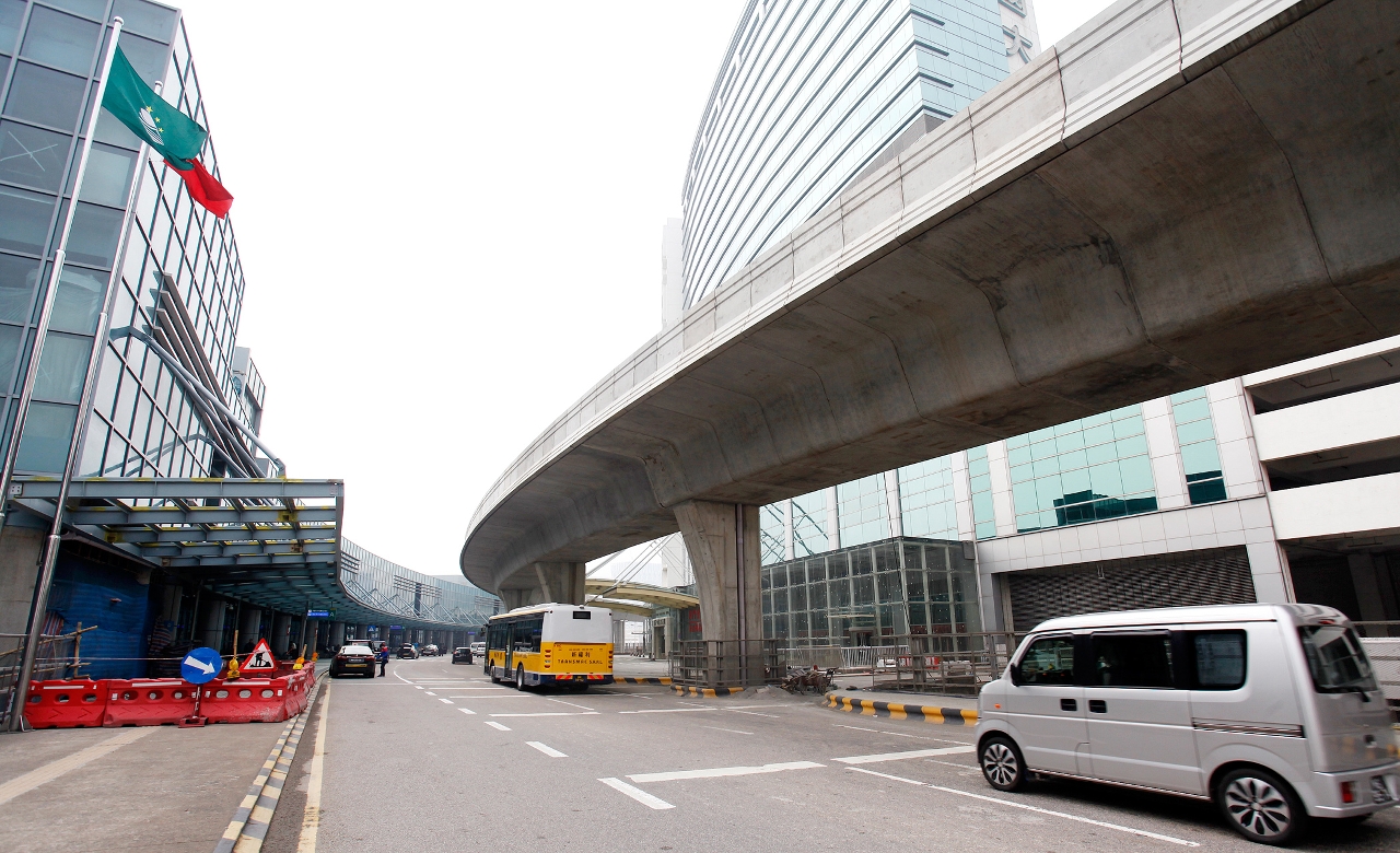 Vai-se proceder ao reforço e reparação das estruturas do viaduto junto ao Aeroporto Internacional de Macau.